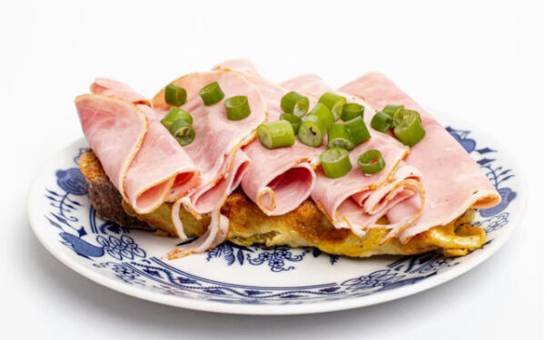 Prosciutto cotto, carne e acqua in etichetta